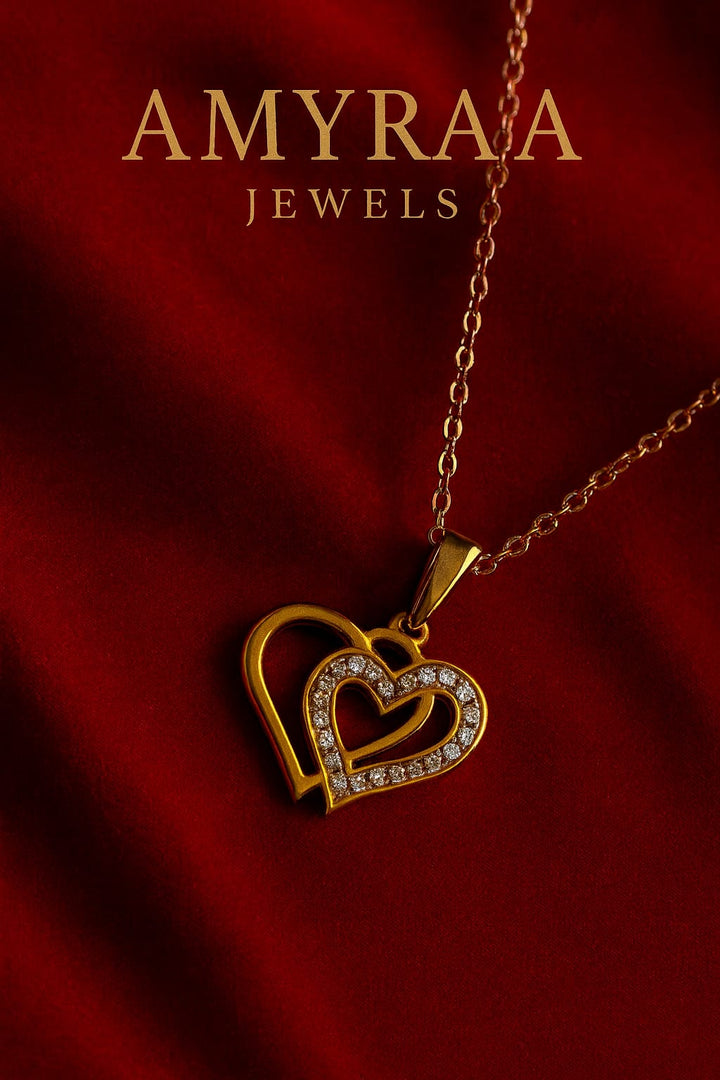 heart-shaped pendant necklace&nbsp;