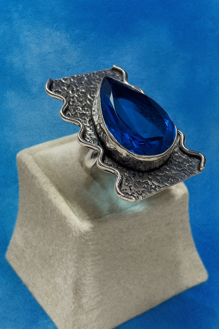 The Midnight Majesty Ring