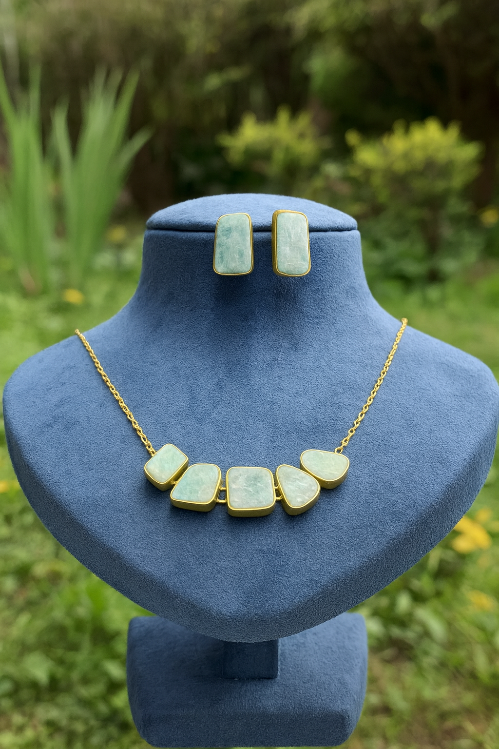 Amyraa Jewels – Green Aventurine Gold-Framed Jewelry Set