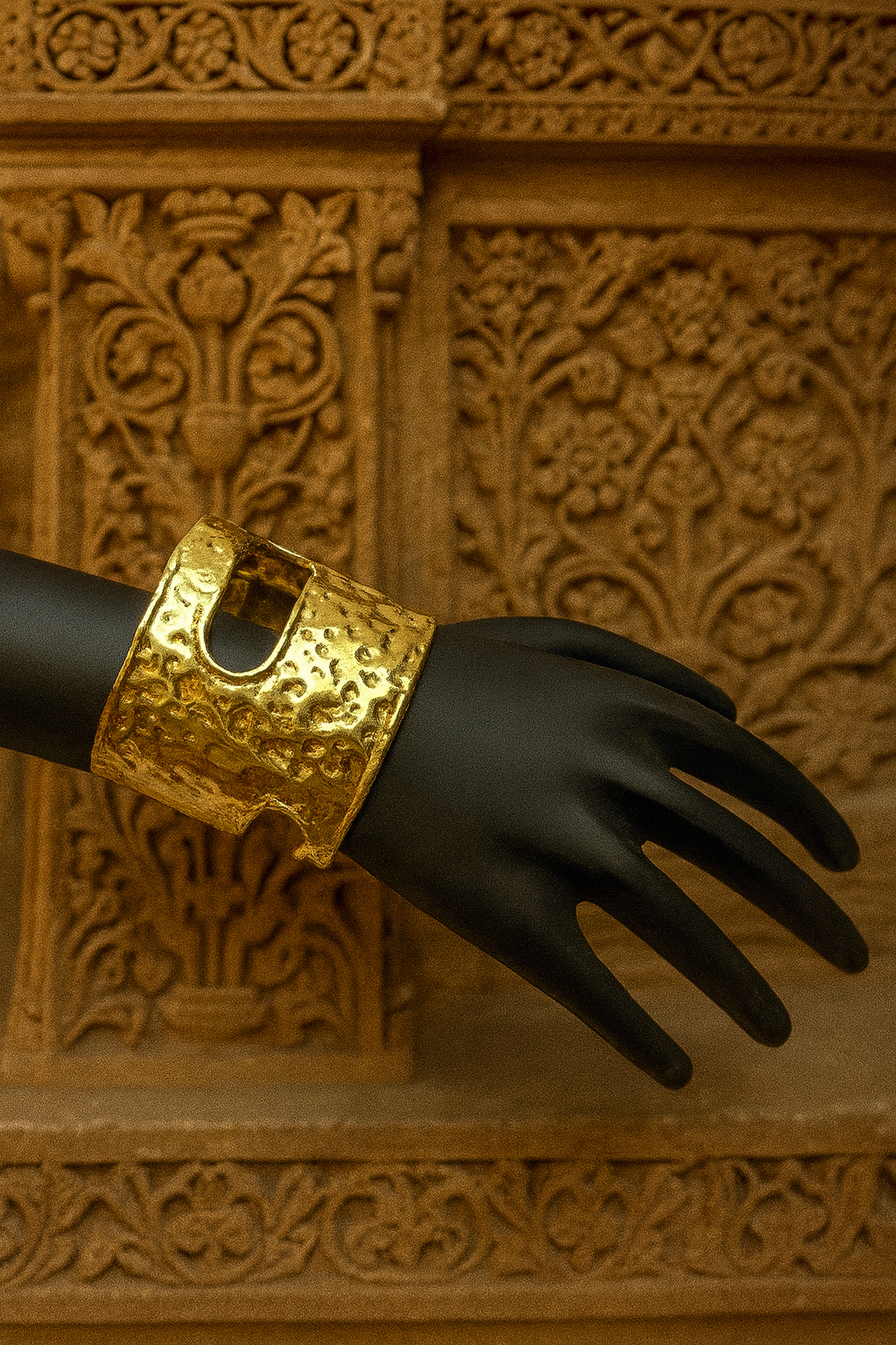 Regal Textured Golden Cuff Bracelet&nbsp;