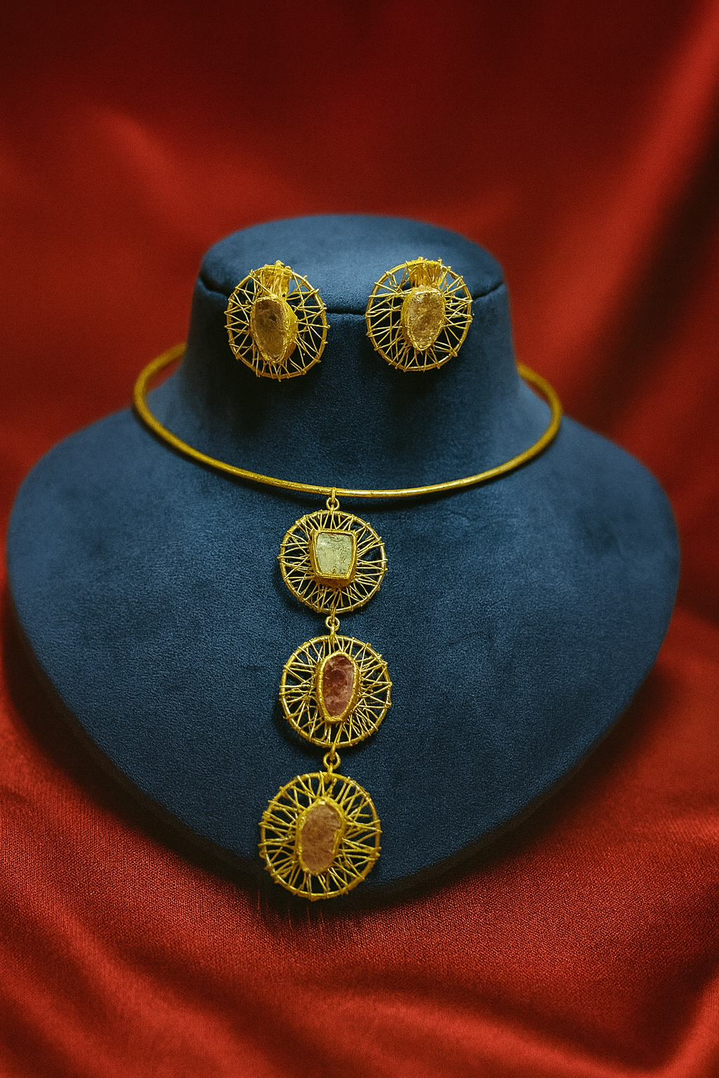 Amyraa Jewels – Regal Sunburst Gemstone Choker Set  “Beauty with Elegance”