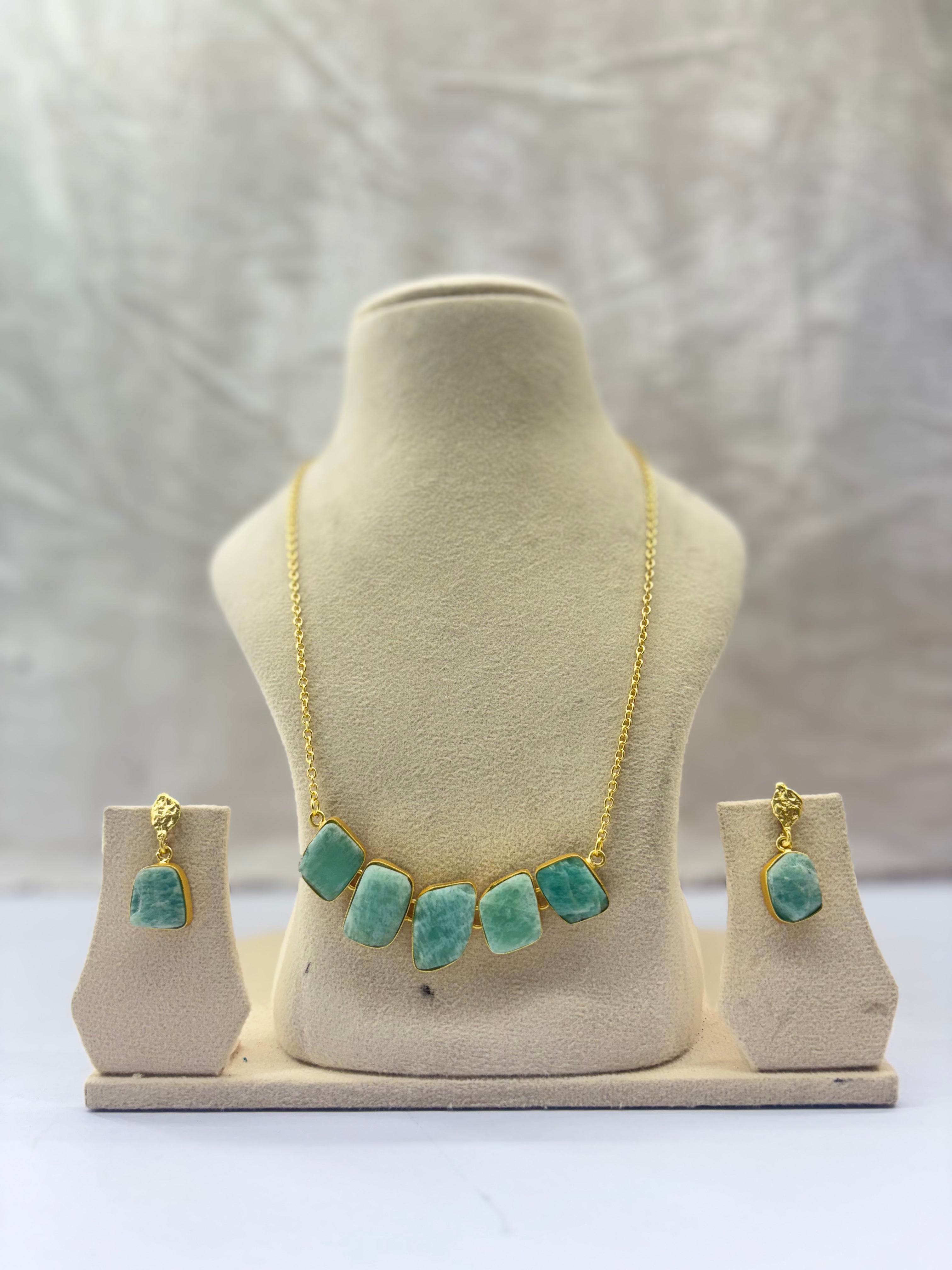 Amyraa Jewels – Green Aventurine Gold-Framed Jewelry Set