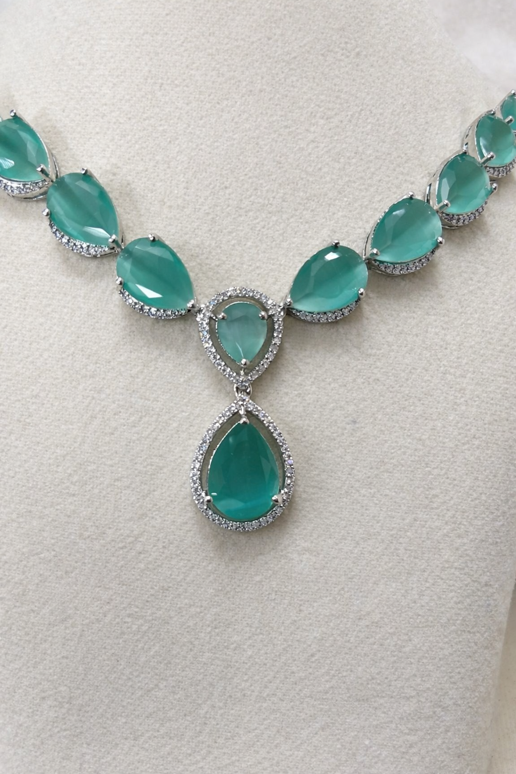 Emerald Teardrop Radiance Set