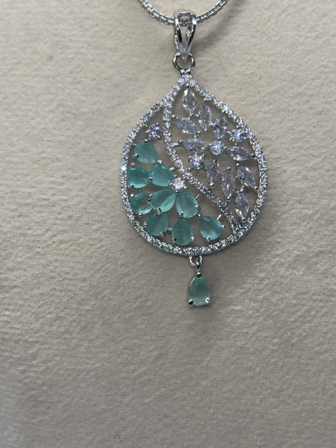 Emerald Bloom Pendant Set