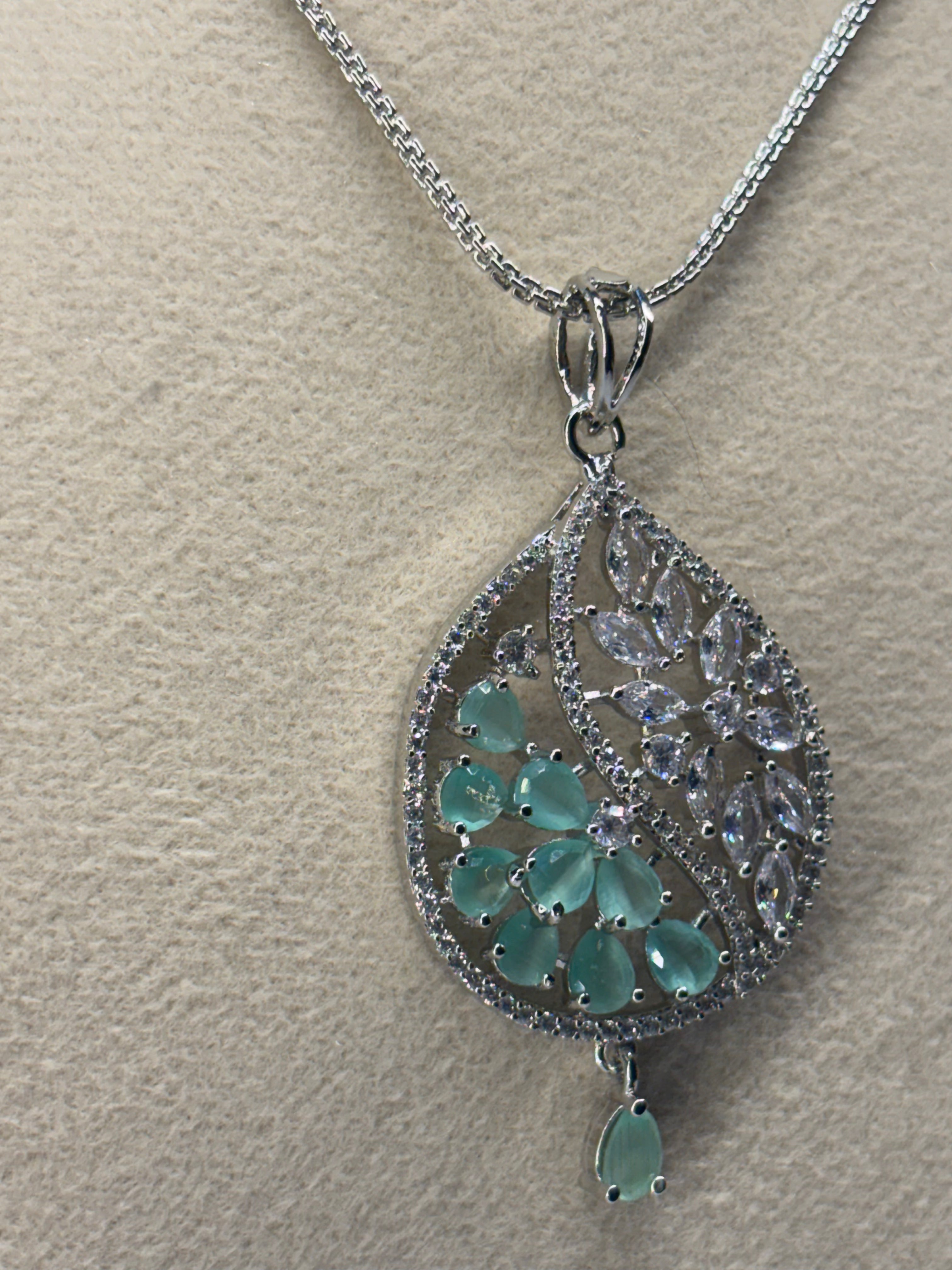 Emerald Bloom Pendant Set