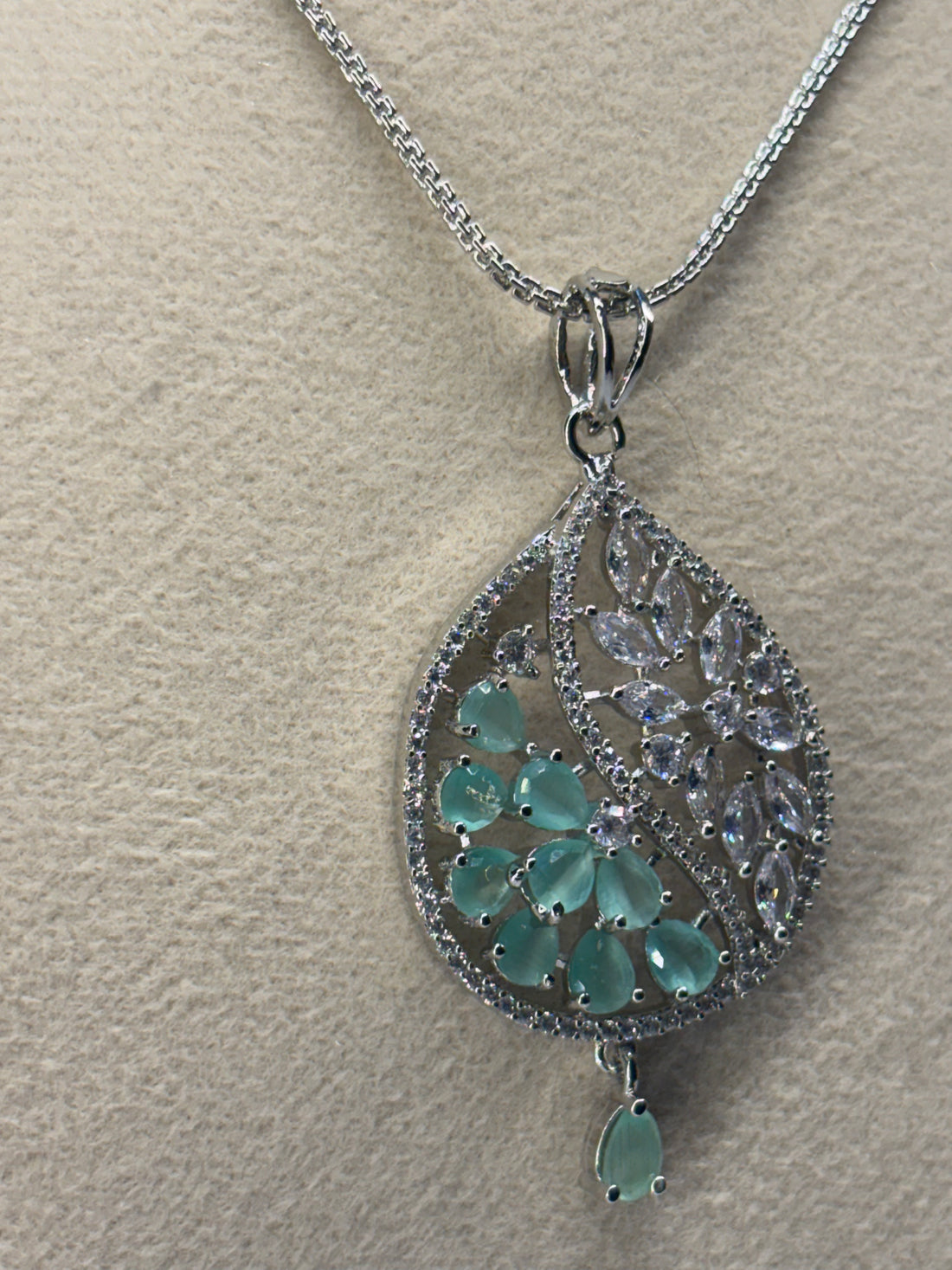 Emerald Bloom Pendant Set