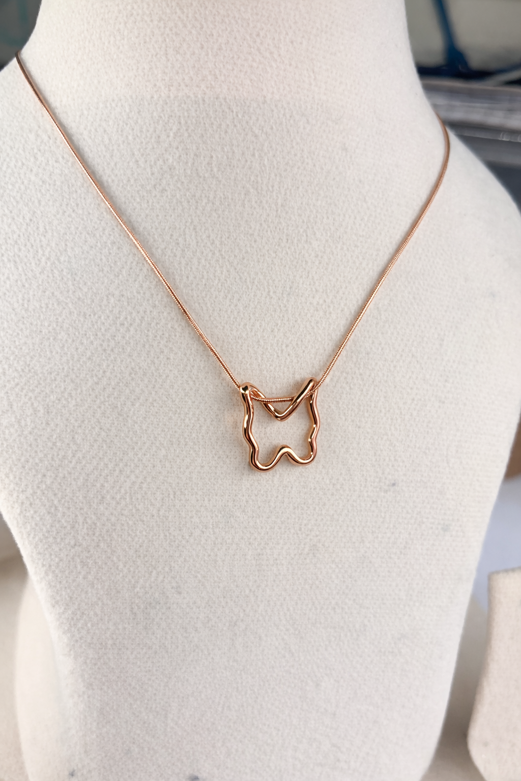 delicate gold pendant necklace
