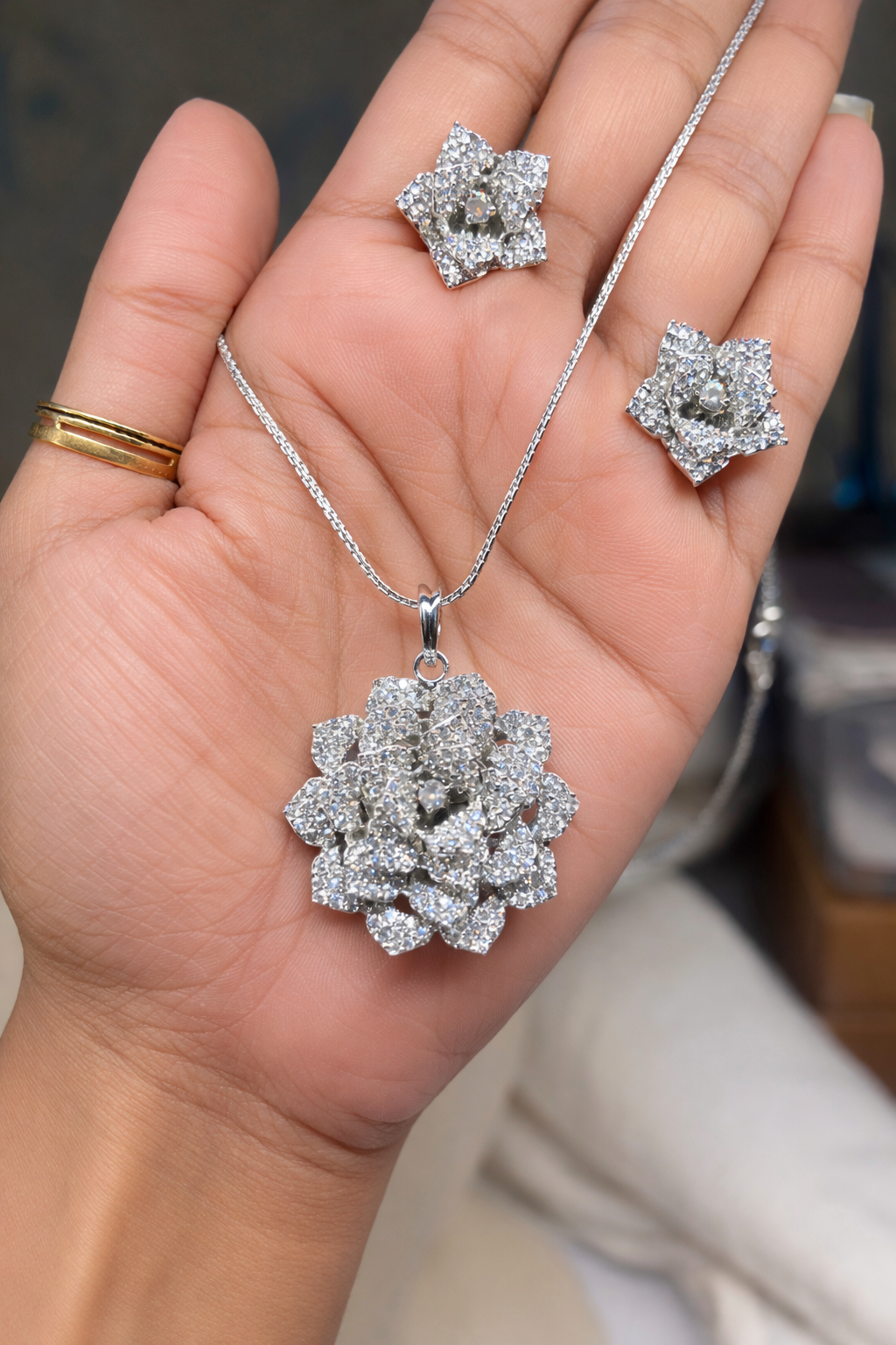Eternal Rose Pendant Set