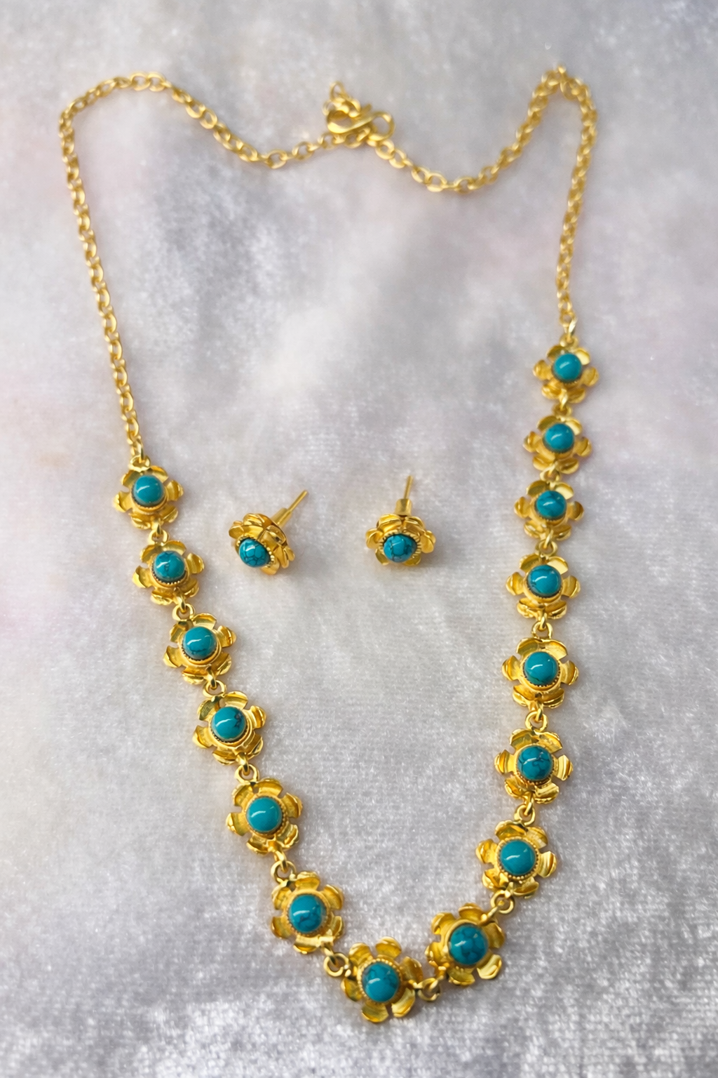 “Amyraa Jewels – Turquoise Floral Gold-Plated Jewelry Set”