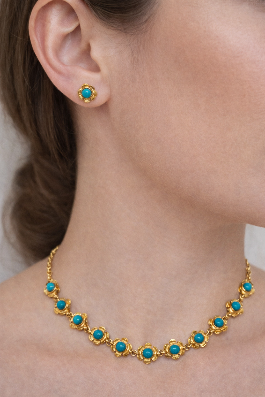 “Amyraa Jewels – Turquoise Floral Gold-Plated Jewelry Set”