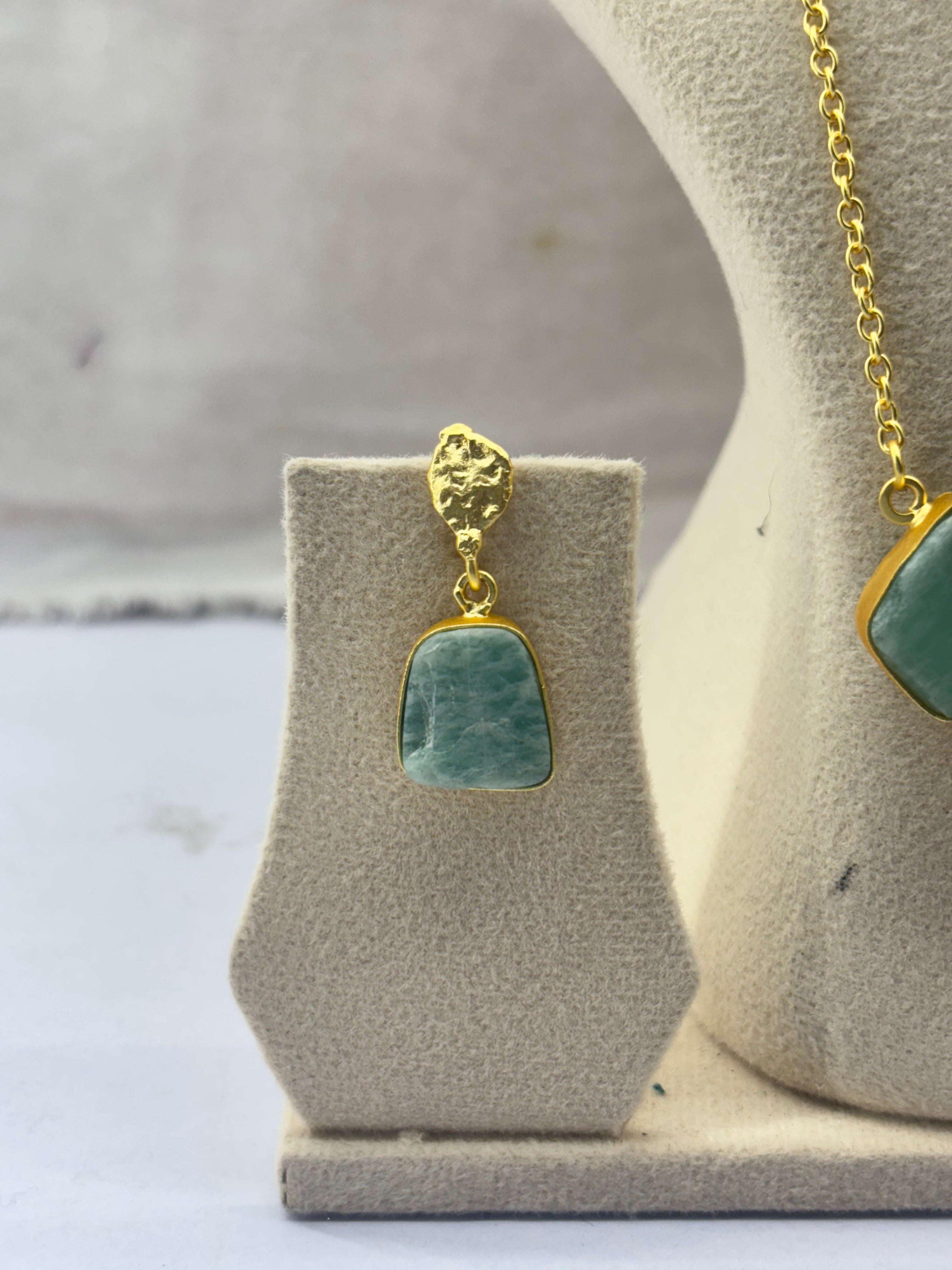 Amyraa Jewels – Green Aventurine Gold-Framed Jewelry Set