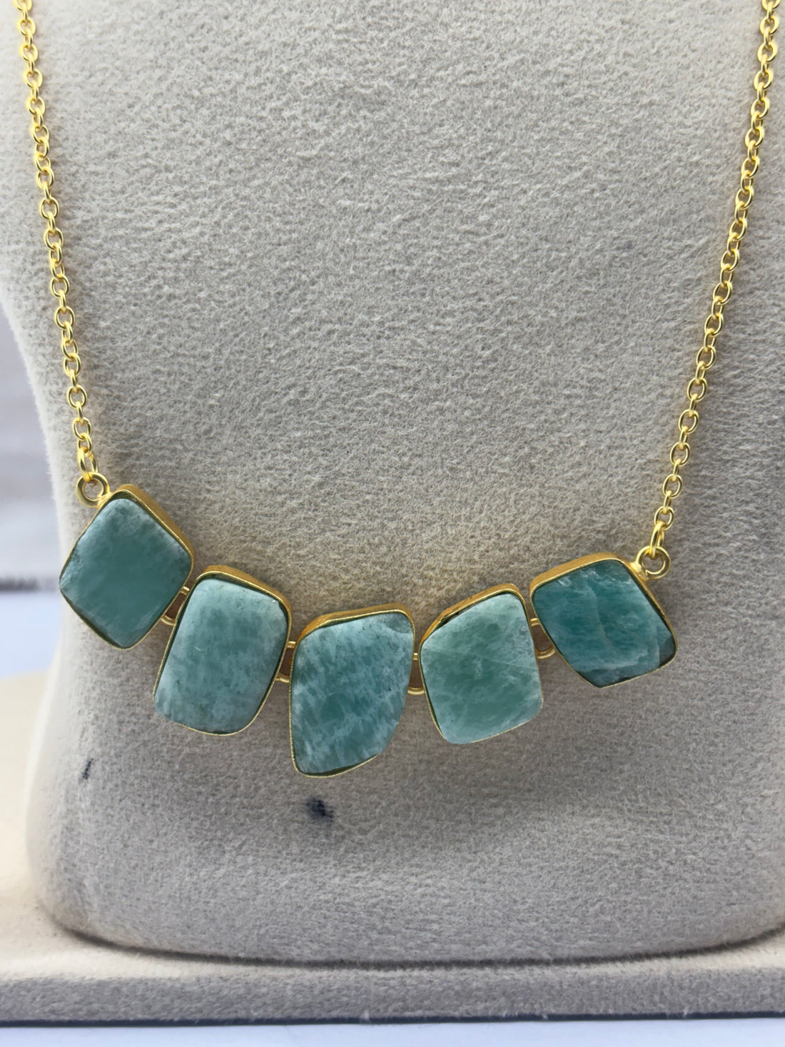 Amyraa Jewels – Green Aventurine Gold-Framed Jewelry Set