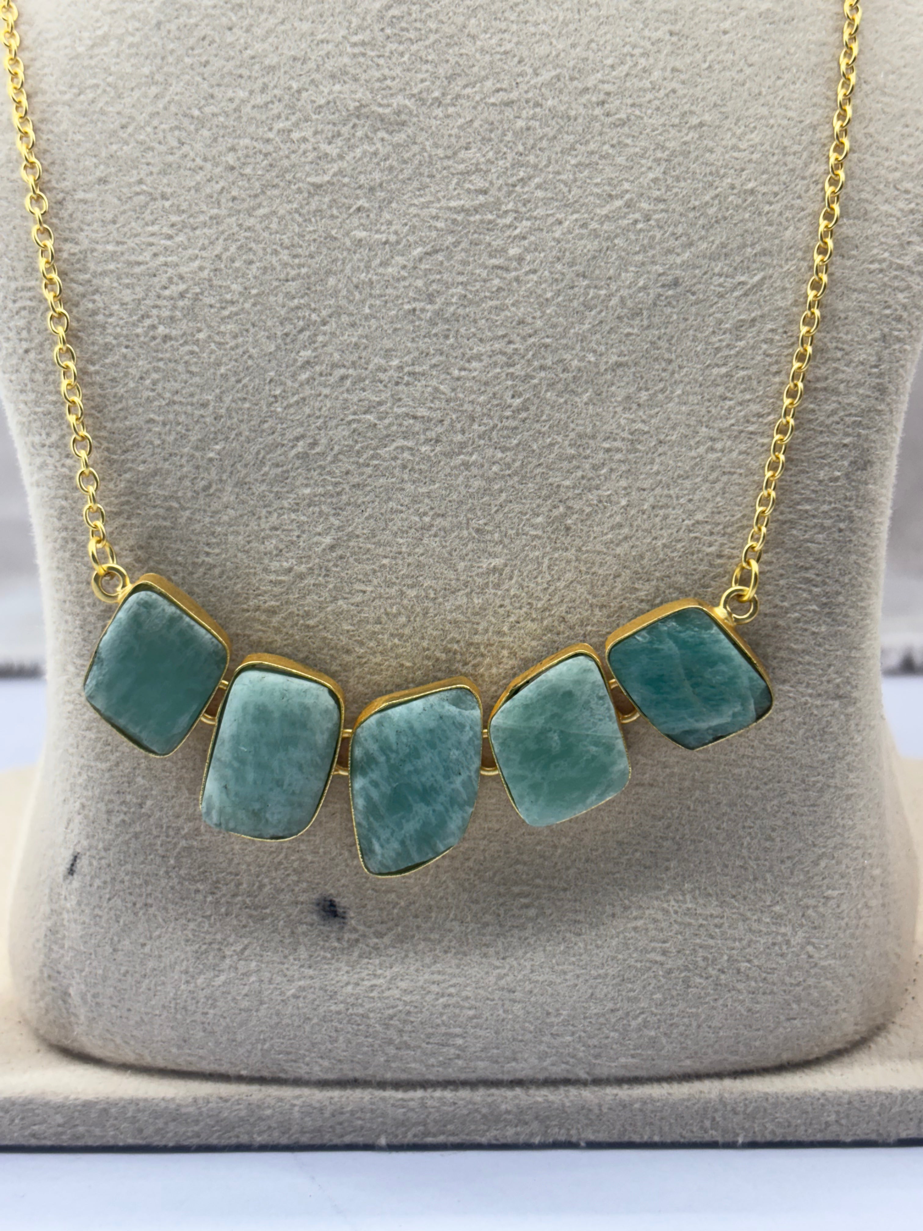 Amyraa Jewels – Green Aventurine Gold-Framed Jewelry Set