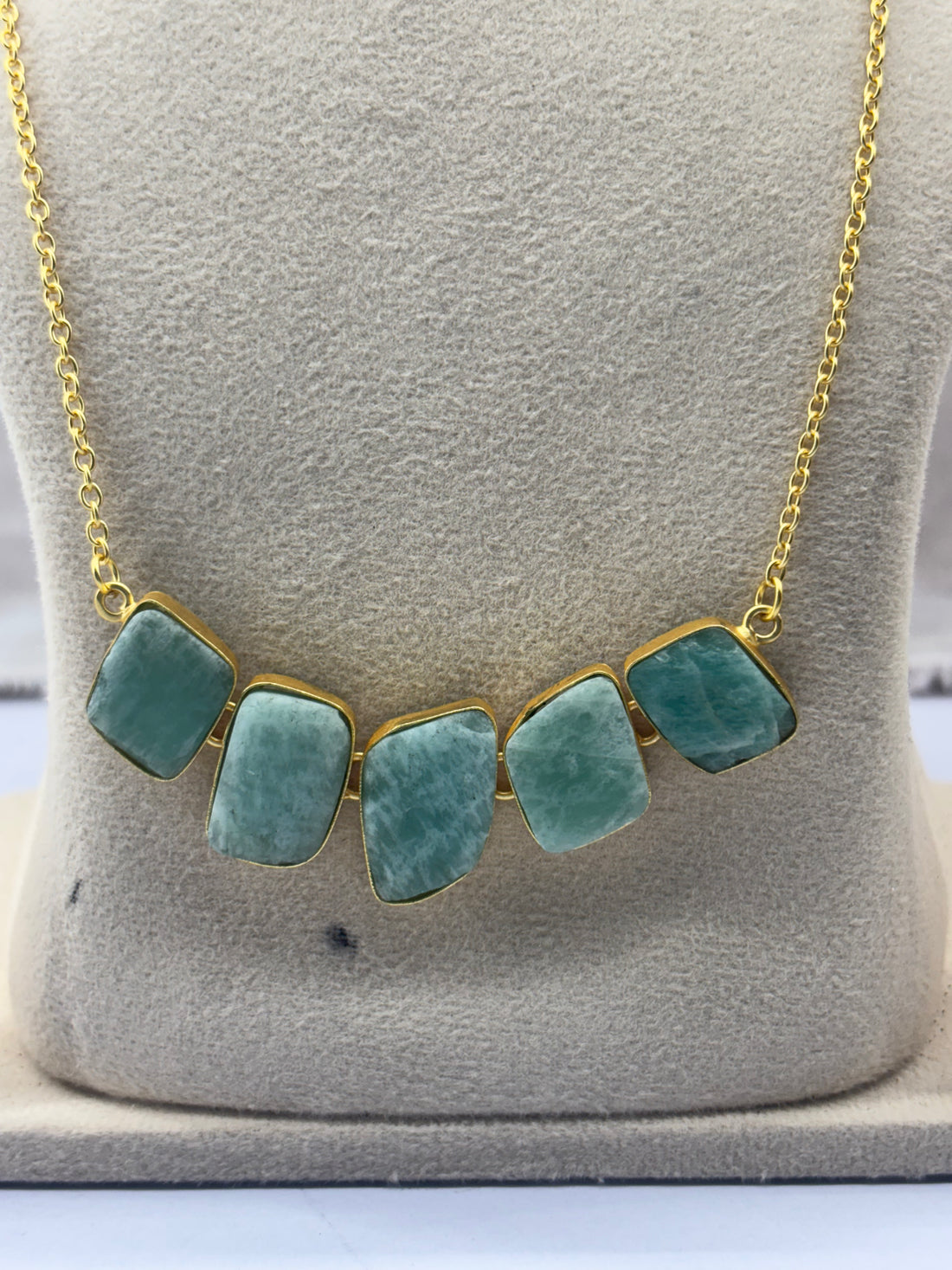 Amyraa Jewels – Green Aventurine Gold-Framed Jewelry Set