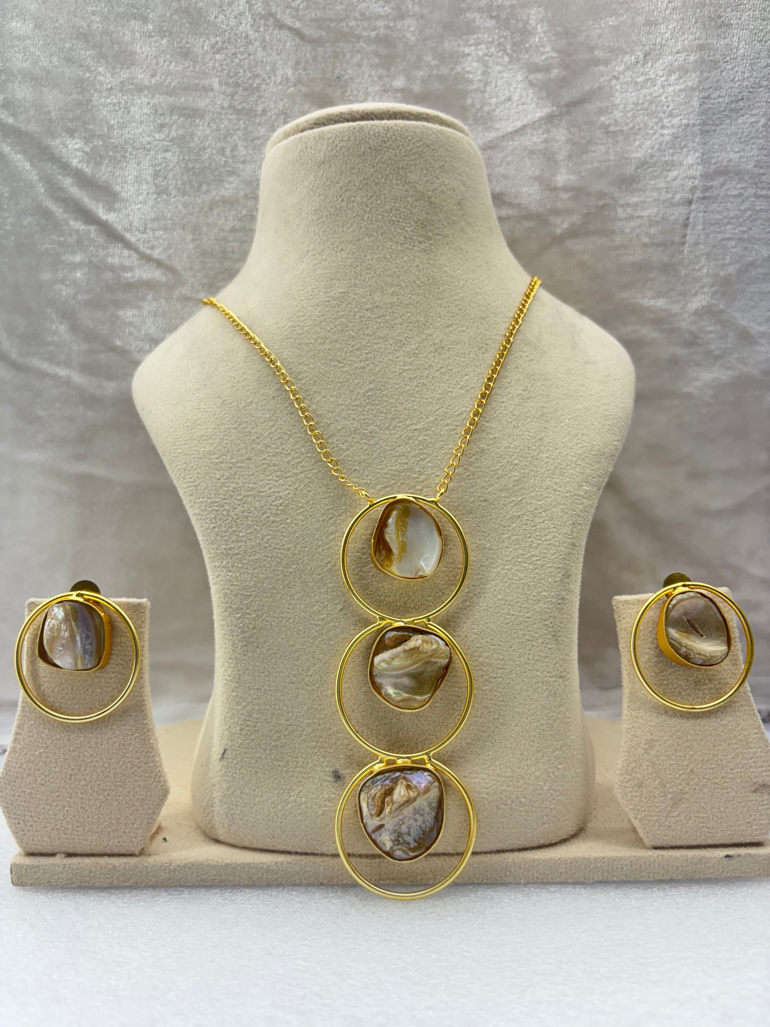 “Amyraa Jewels – Golden Shell Circle Statement Jewelry Set”