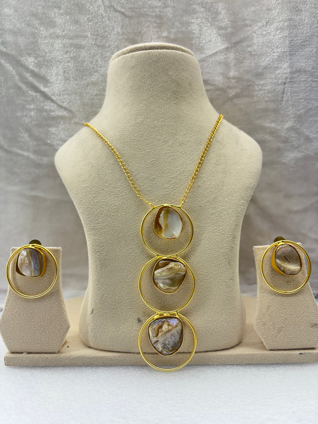 “Amyraa Jewels – Golden Shell Circle Statement Jewelry Set”