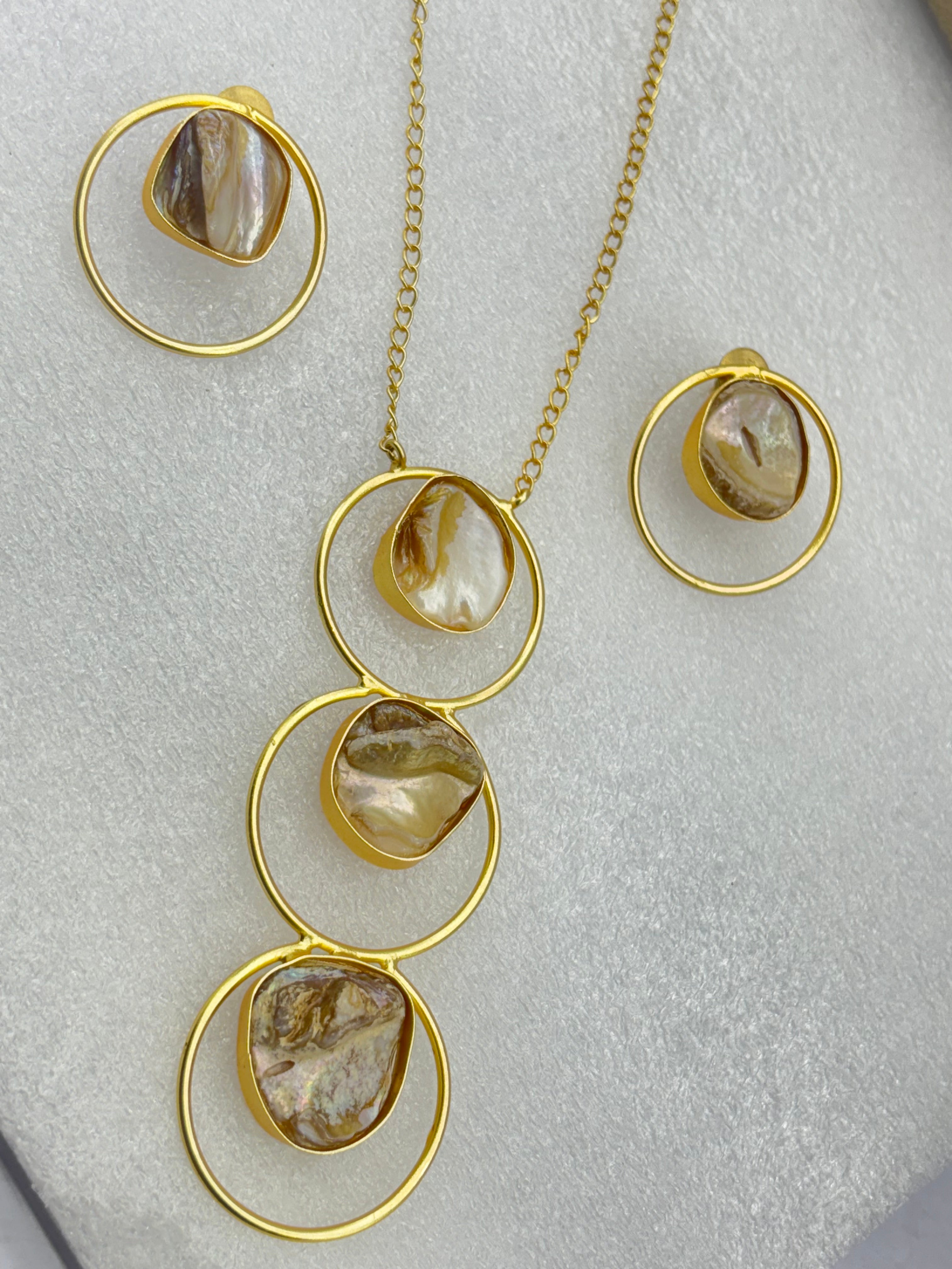 “Amyraa Jewels – Golden Shell Circle Statement Jewelry Set”
