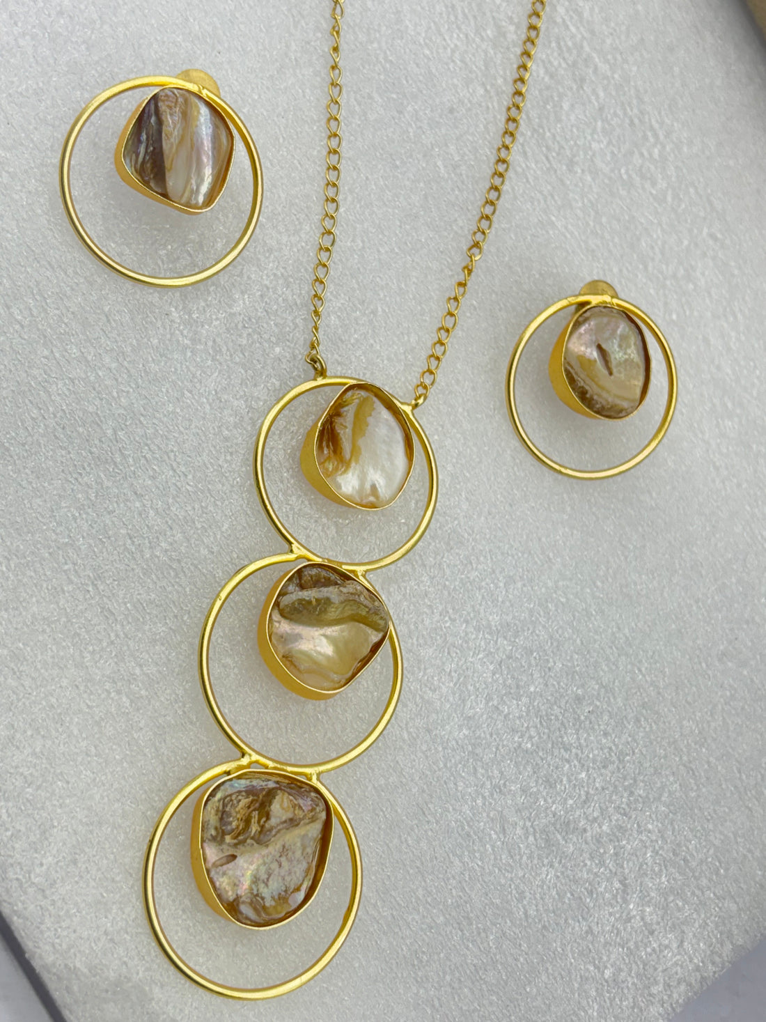 “Amyraa Jewels – Golden Shell Circle Statement Jewelry Set”