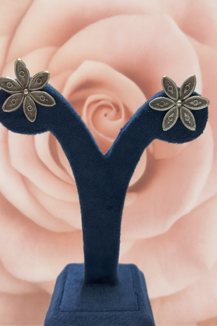 Elegant Floral Stud Earrings – Amyraa Jewels