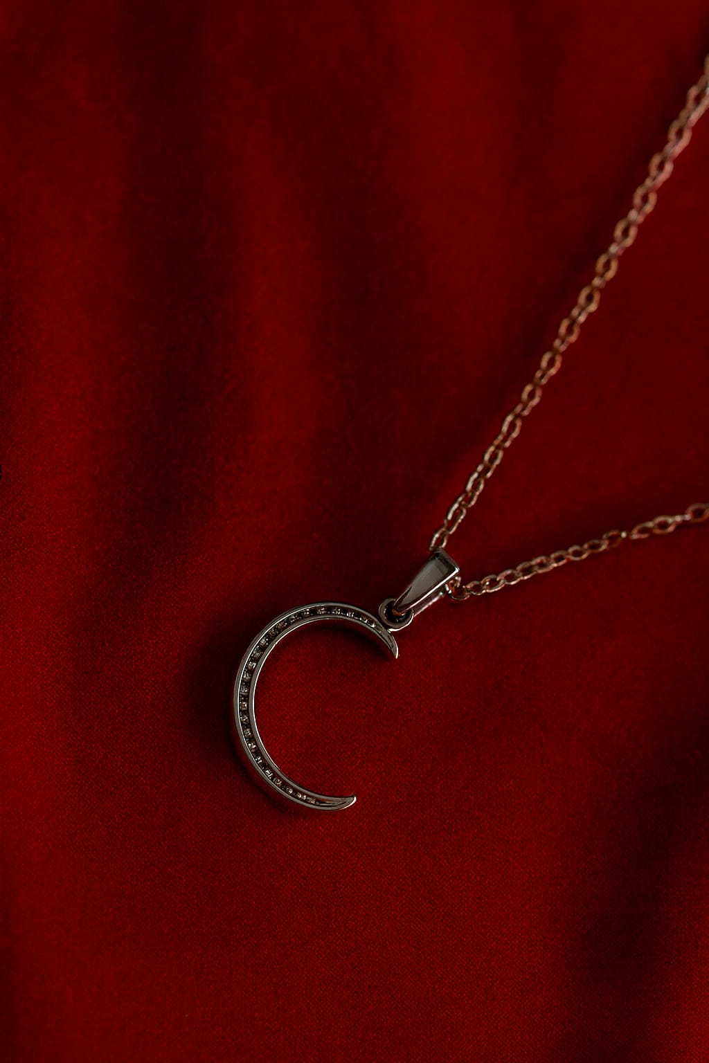 crescent moon pendant necklace,