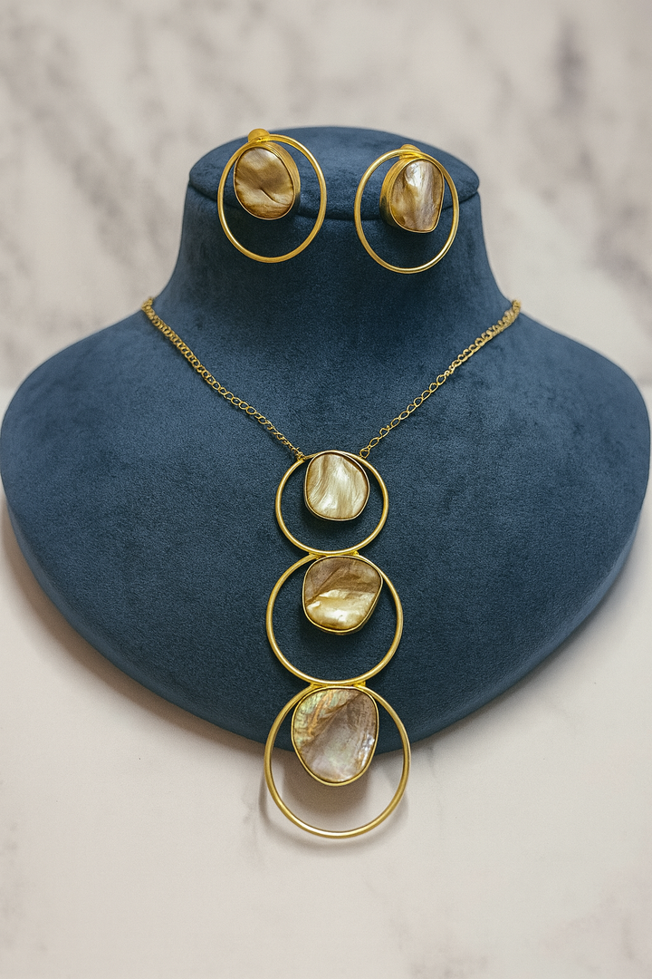 “Amyraa Jewels – Golden Shell Circle Statement Jewelry Set”